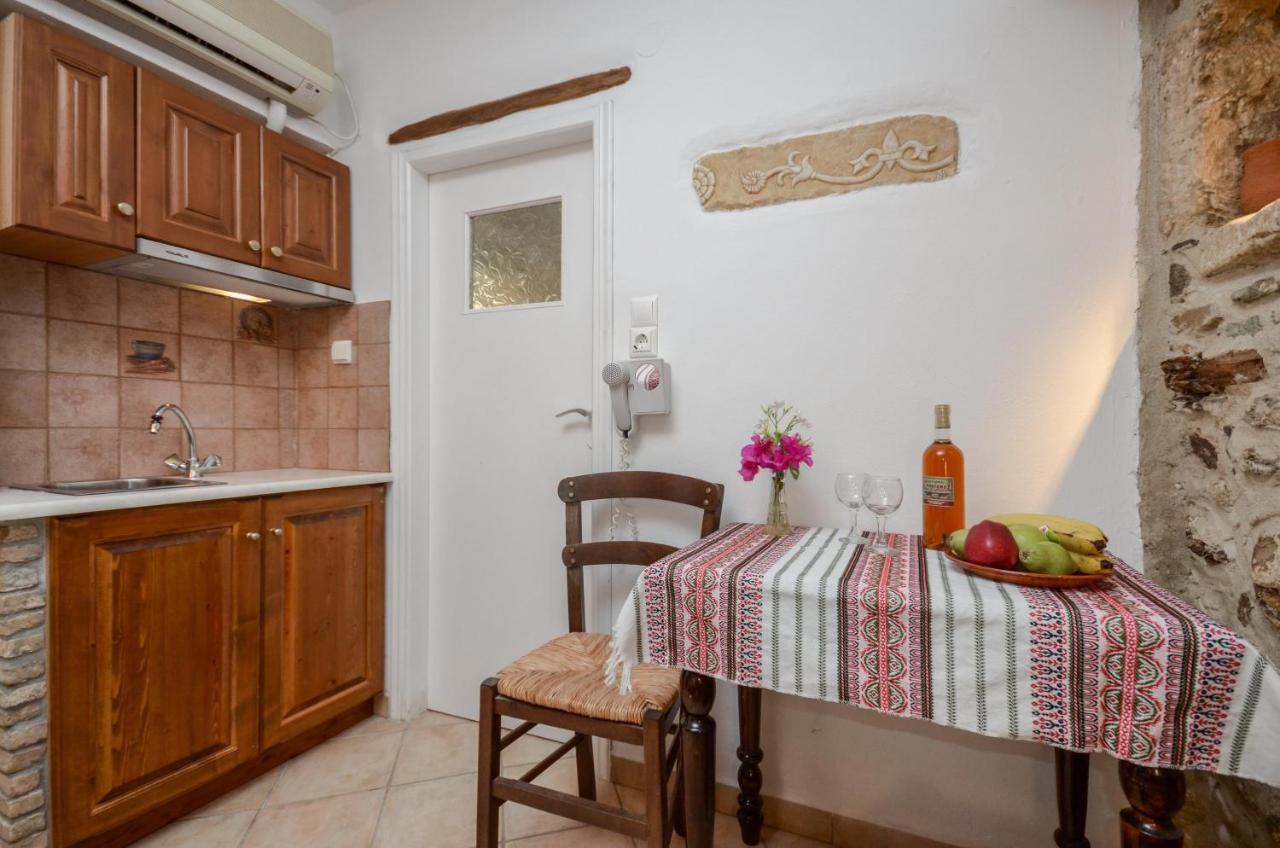 Venetiko Apartments Naxos City Экстерьер фото