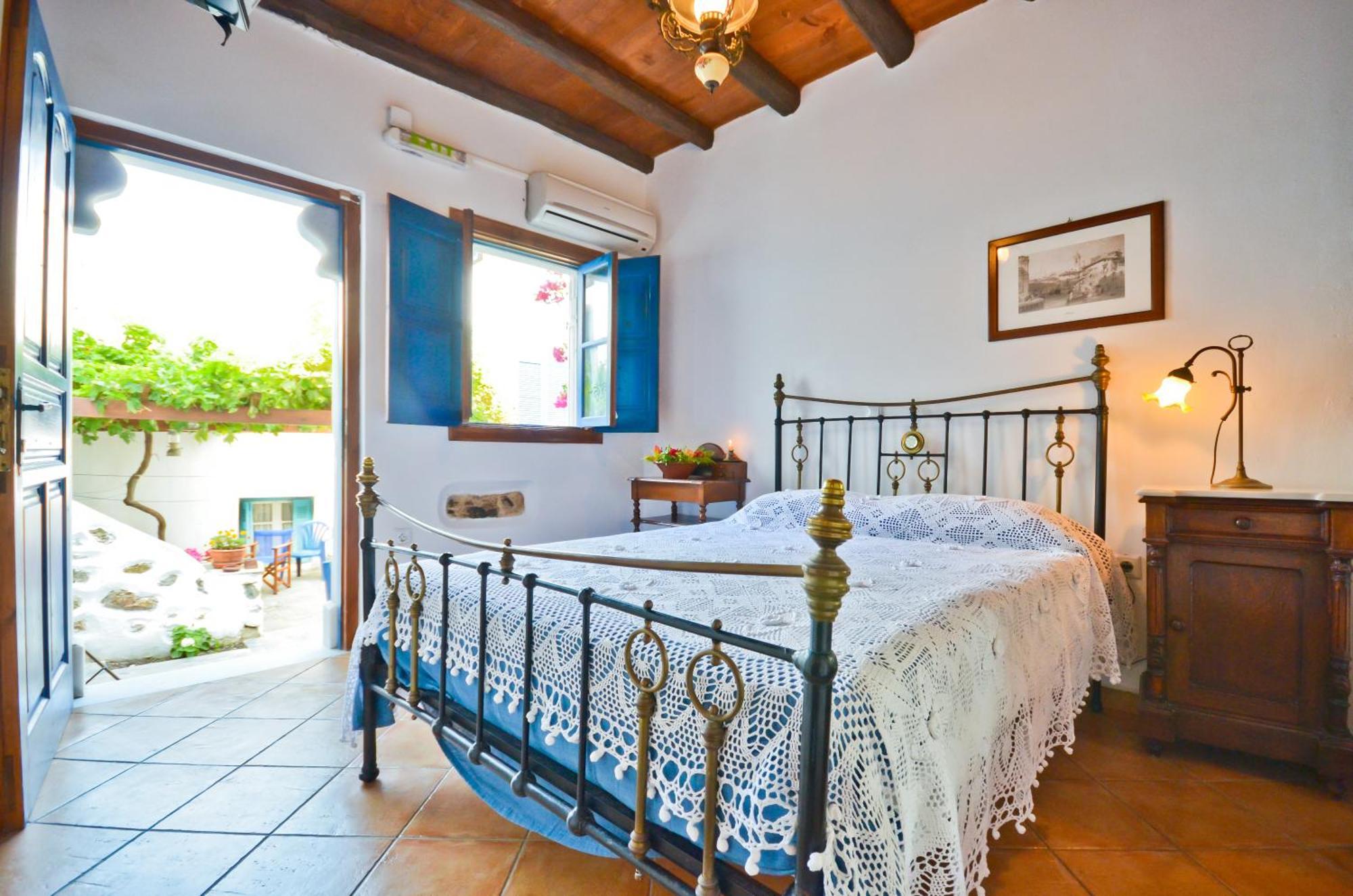 Venetiko Apartments Naxos City Экстерьер фото