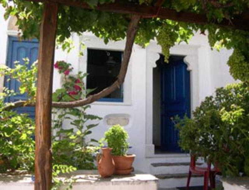 Venetiko Apartments Naxos City Экстерьер фото